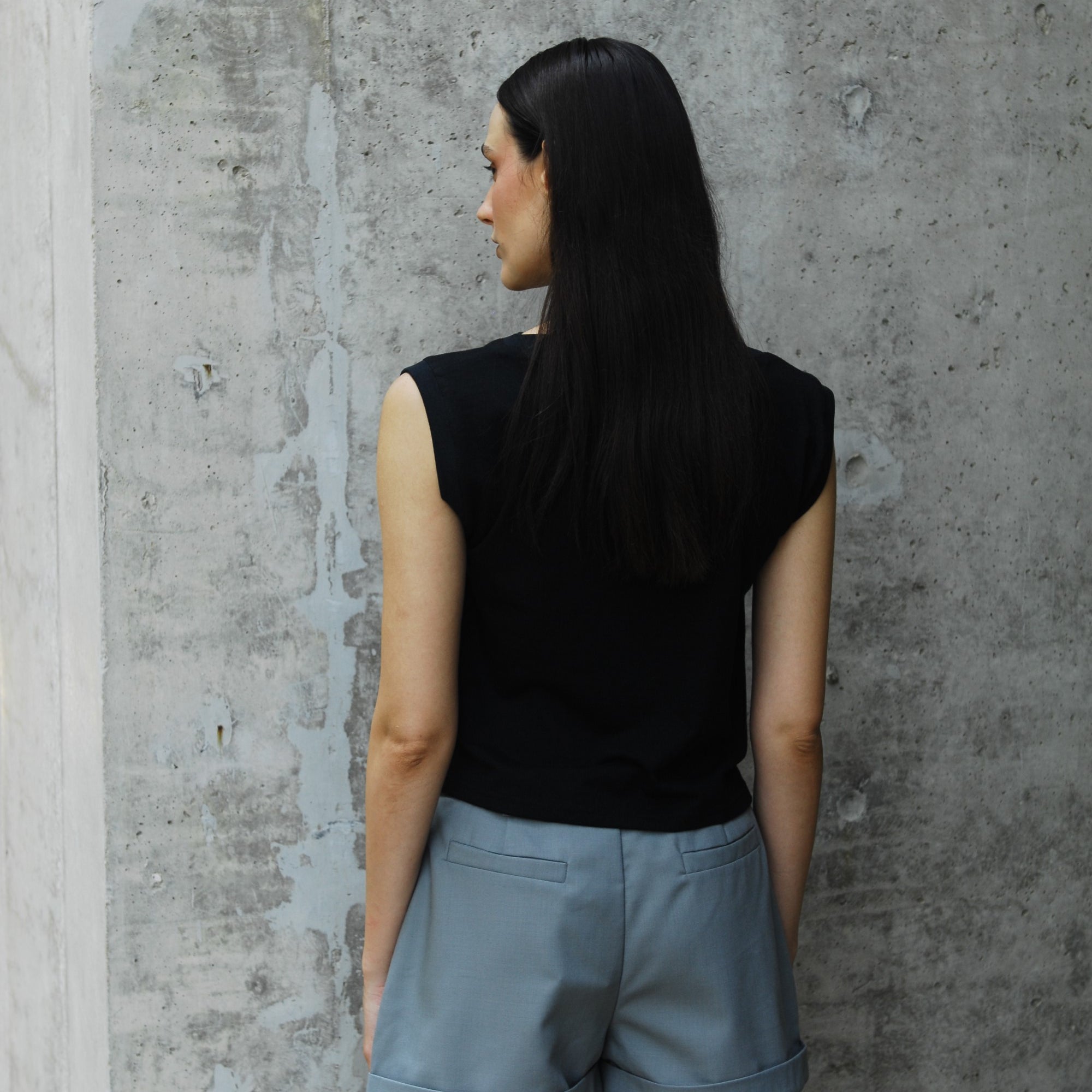 woman wearing black dahlia ishirt back
